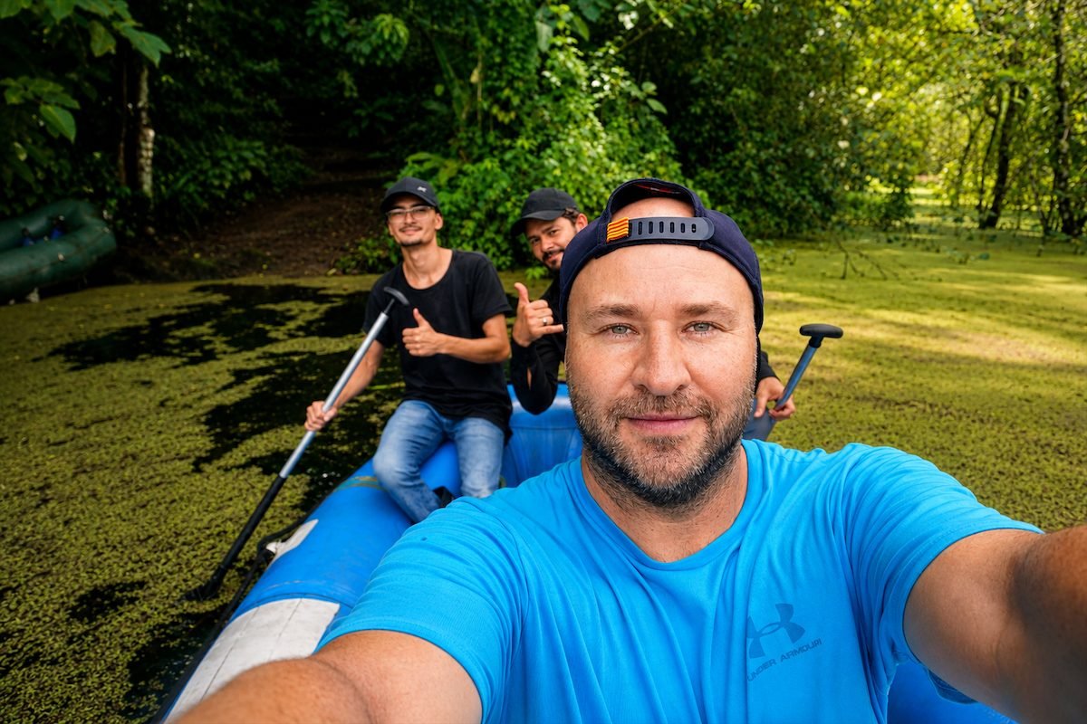 Grupo en balsa en Laguna Verde, Volcán Tenorio